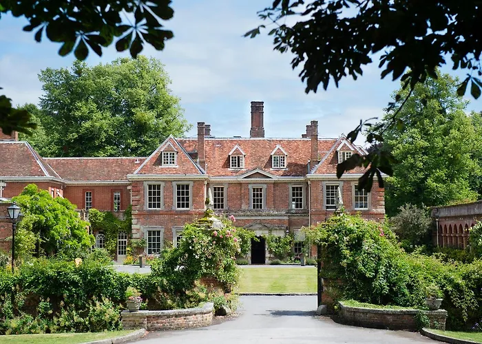 Explore the Top Best Hotels in Winchester for Ultimate Comfort and Style