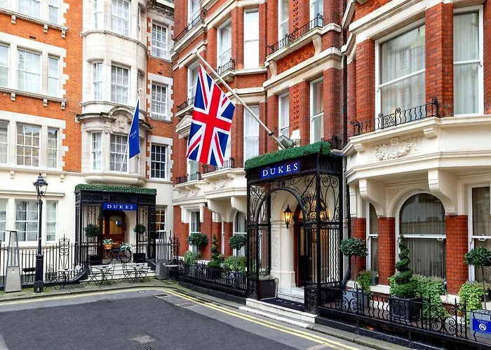Explore the Top Hotels in Piccadilly, London for Unforgettable Stay